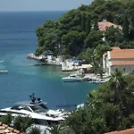 4 Bedroom In Old Villa