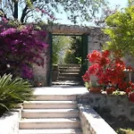 Villa 4 Bedroom In Old *