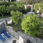 Villa 4 Bedroom In Old *