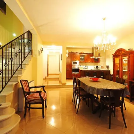 4 Bedroom In Old *