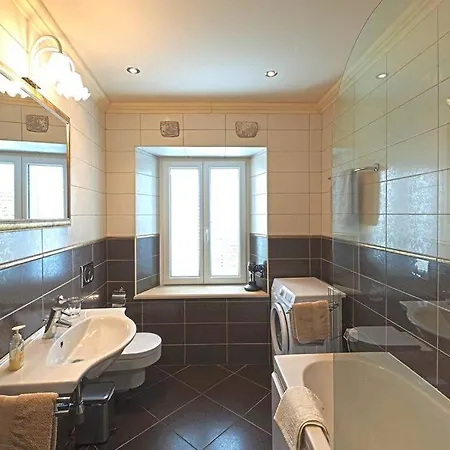 4 Bedroom In Old *