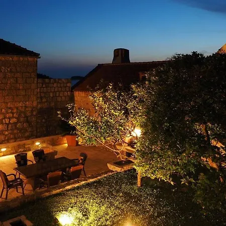 Villa 4 Bedroom In Old