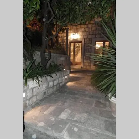 4 Bedroom In Old Villa