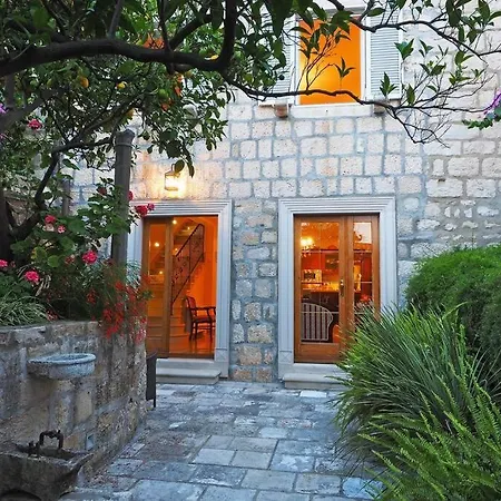 Villa 4 Bedroom In Old