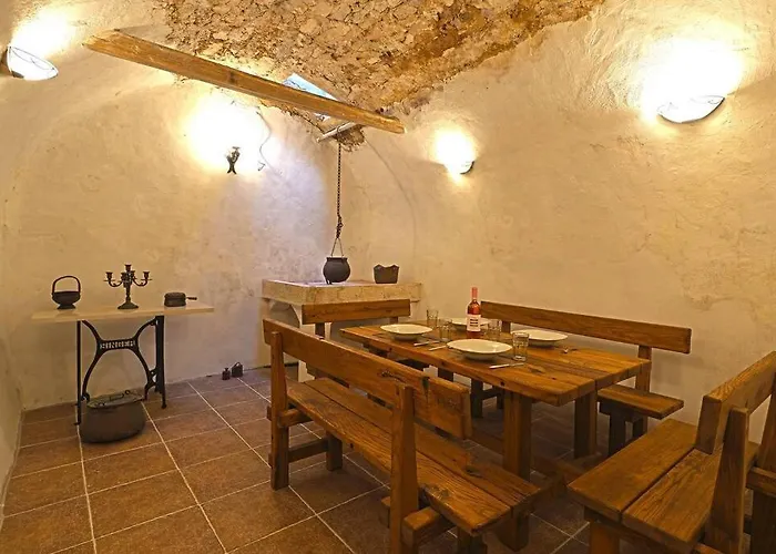 4 Bedroom In Old Villa