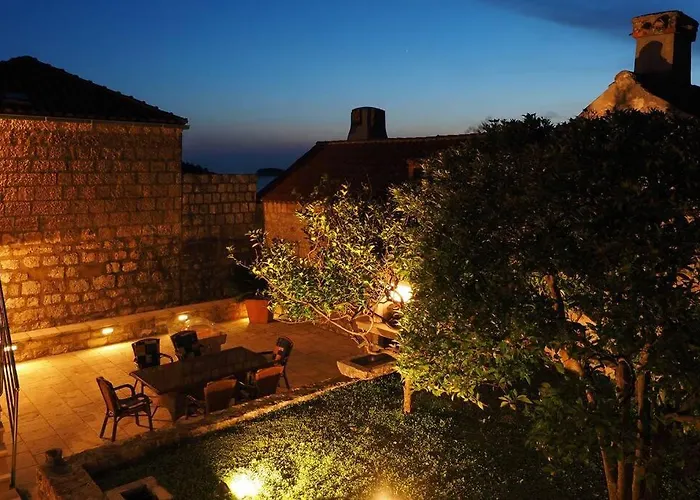 Villa 4 Bedroom In Old