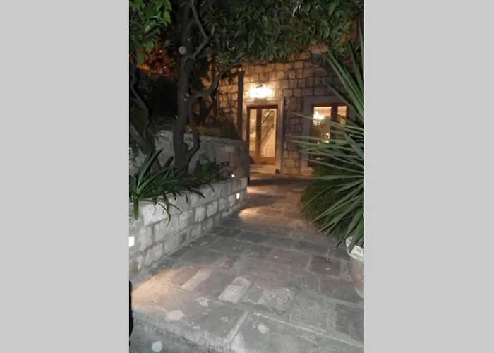 4 Bedroom In Old Villa