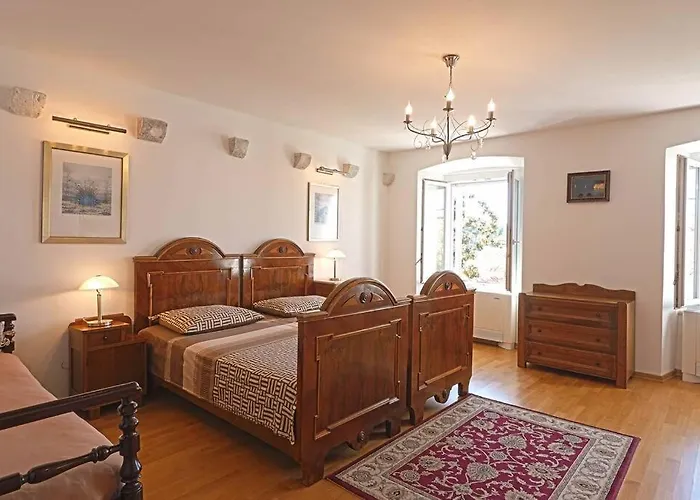 Villa 4 Bedroom In Old Cavtat