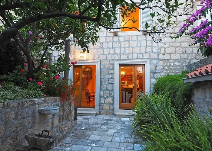 Villa 4 Bedroom In Old