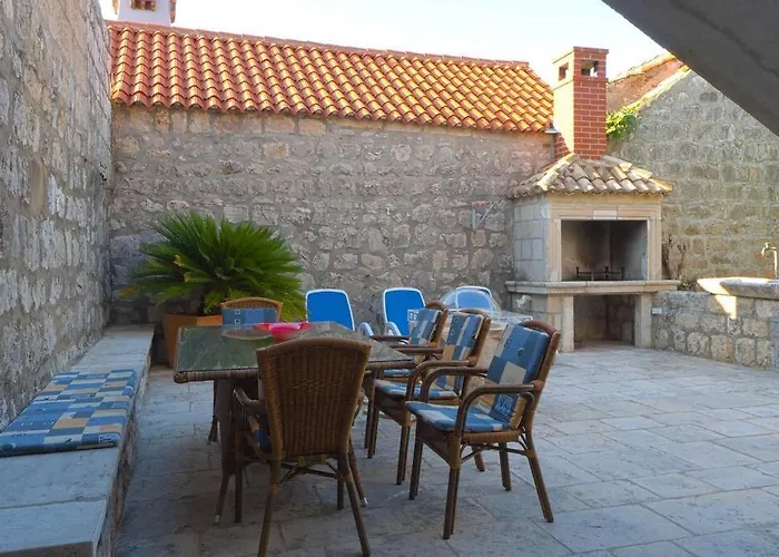 4 Bedroom In Old Villa