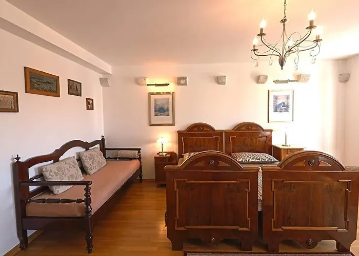 Villa 4 Bedroom In Old