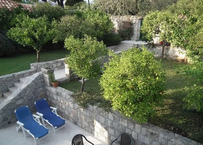 Villa 4 Bedroom In Old *