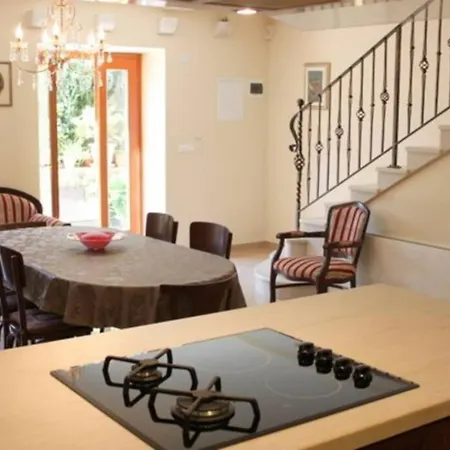 4 Bedroom In Old * קאבטאט