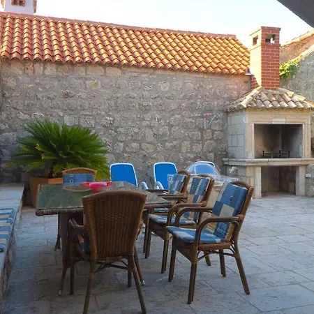 4 Bedroom In Old וילה